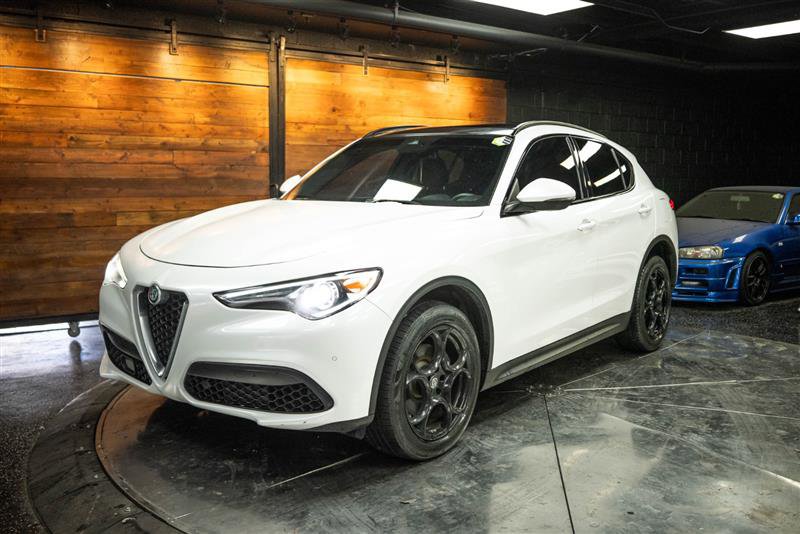 Used 2018 Alfa Romeo Stelvio Ti Sport AWD/4WD image 2