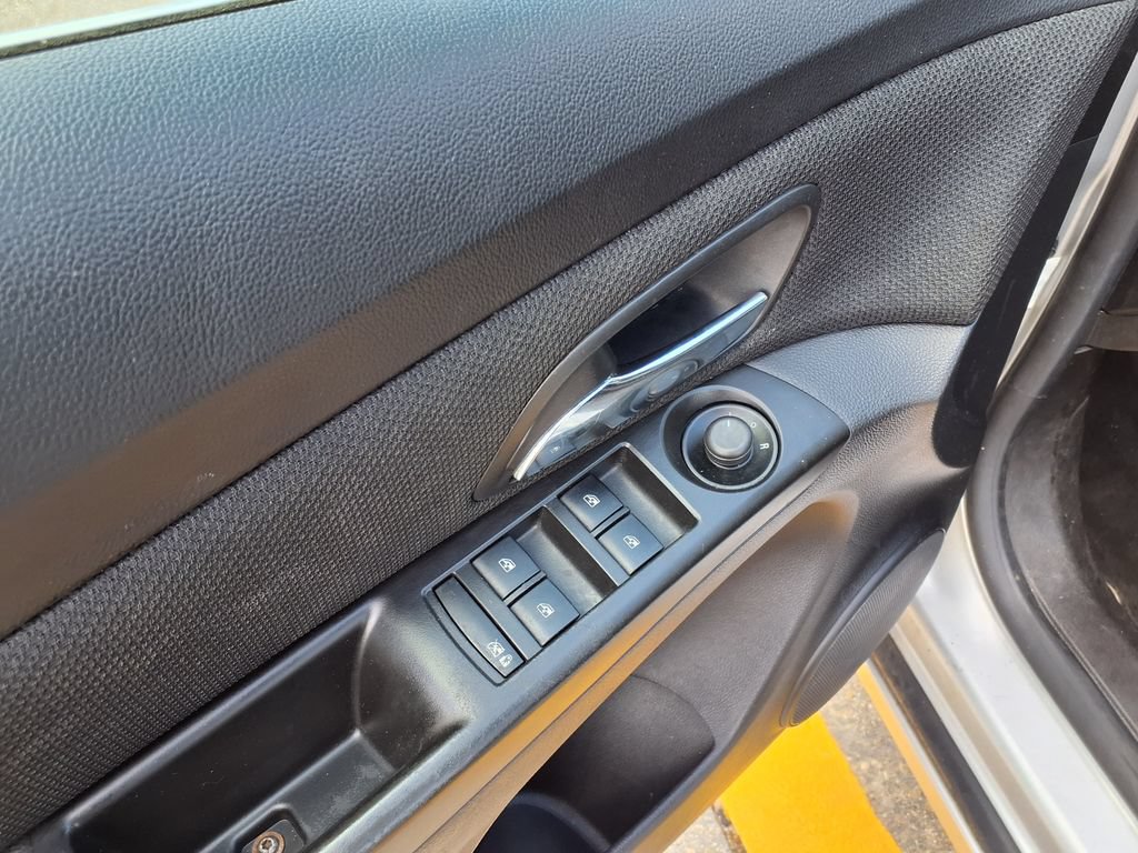 Used 2014 Chevrolet Cruze LT FWD image 19