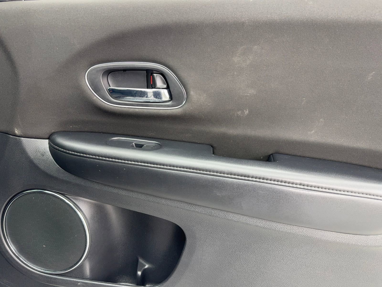 Used 2018 Honda HR-V EX image 40