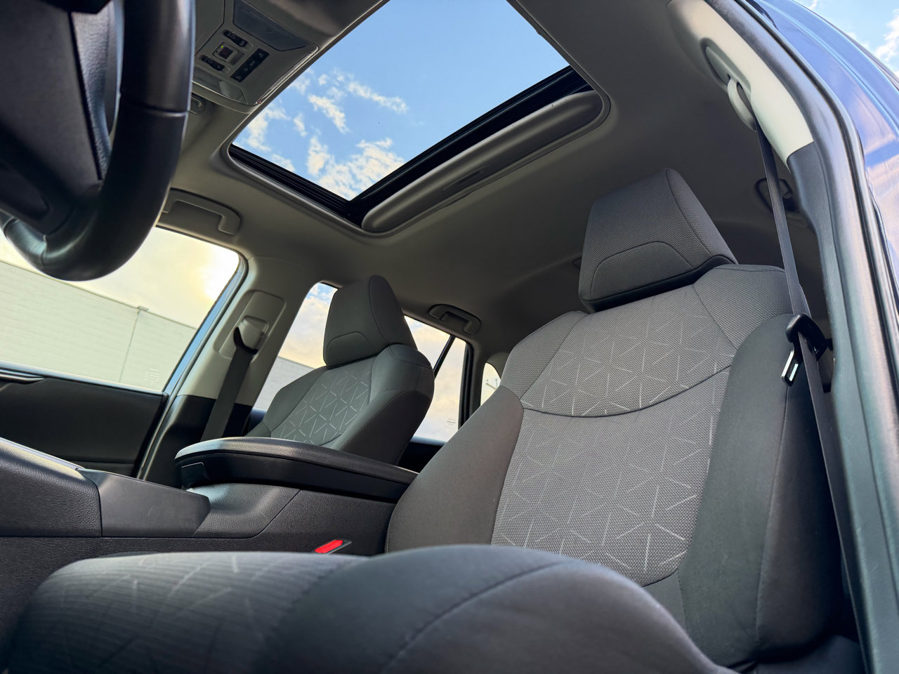 Used 2021 Toyota RAV4 XLE image 11