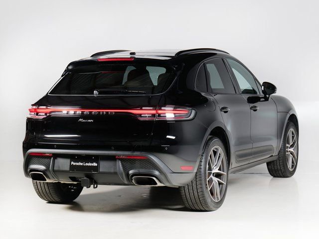 Used 2025 Porsche Macan image 9
