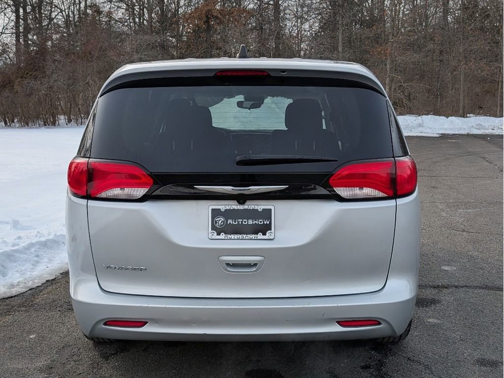 Used 2023 Chrysler Voyager LX image 6