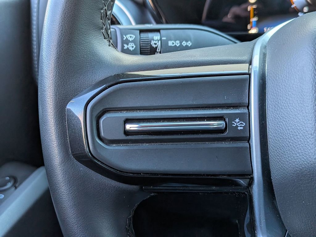 Used 2023 Chevrolet Colorado LT image 16