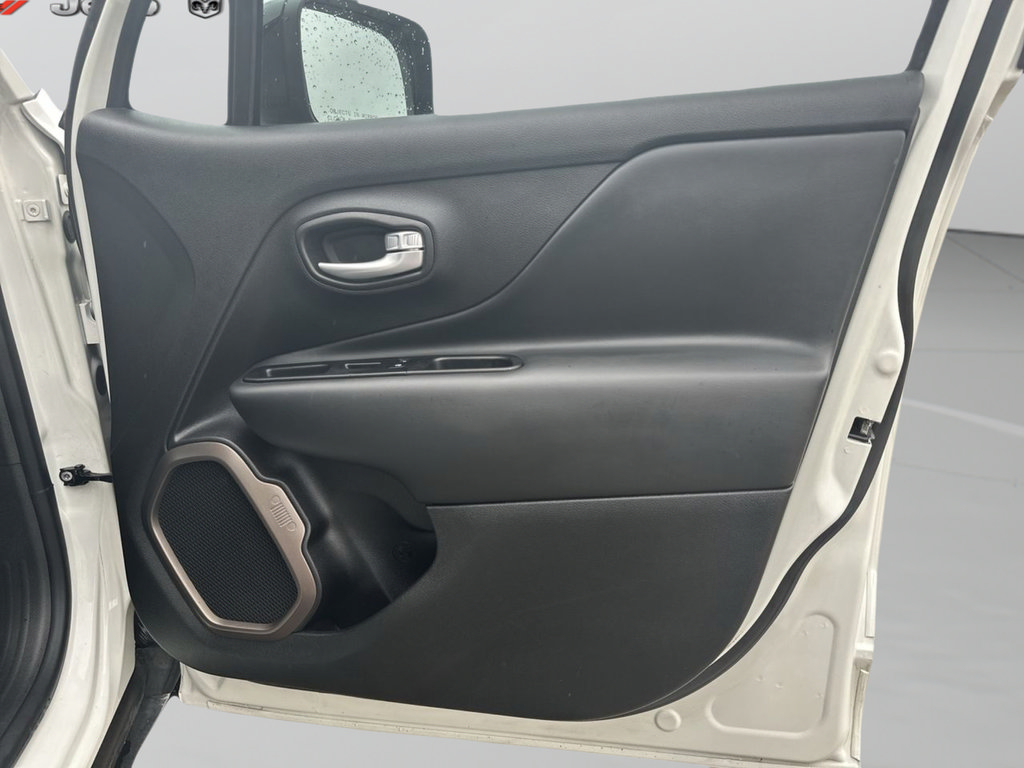 Certified 2023 Jeep Renegade Latitude AWD/4WD image 37