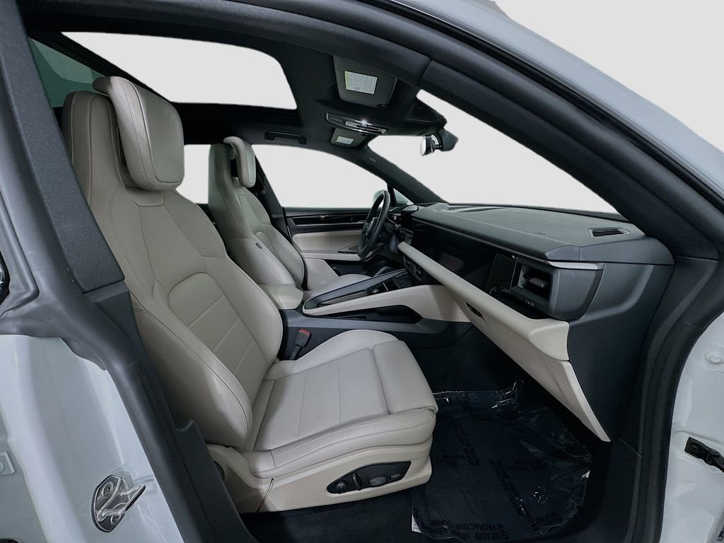 Certified 2025 Porsche Macan Electric image 31