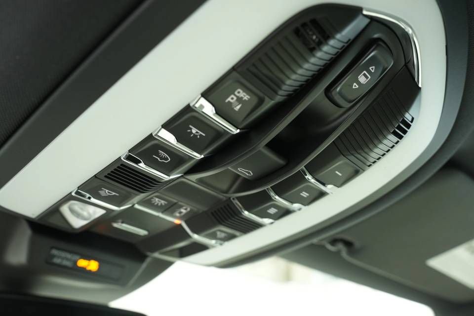 Certified 2026 Porsche Macan AWD/4WD image 35