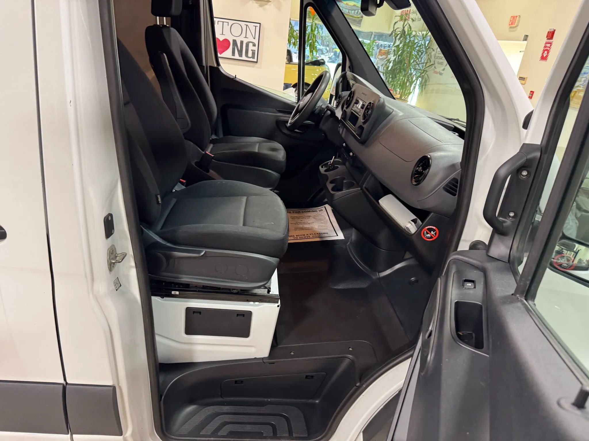 Used 2020 Mercedes-Benz Sprinter 2500 image 25