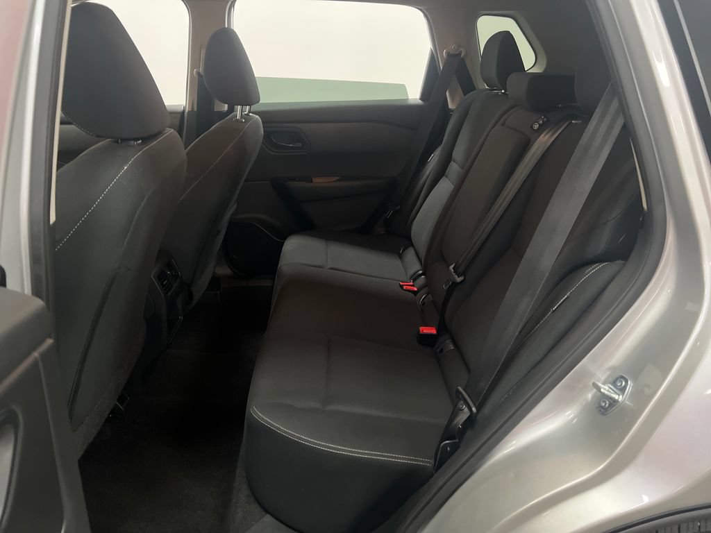 Used 2024 Nissan Rogue S FWD image 26
