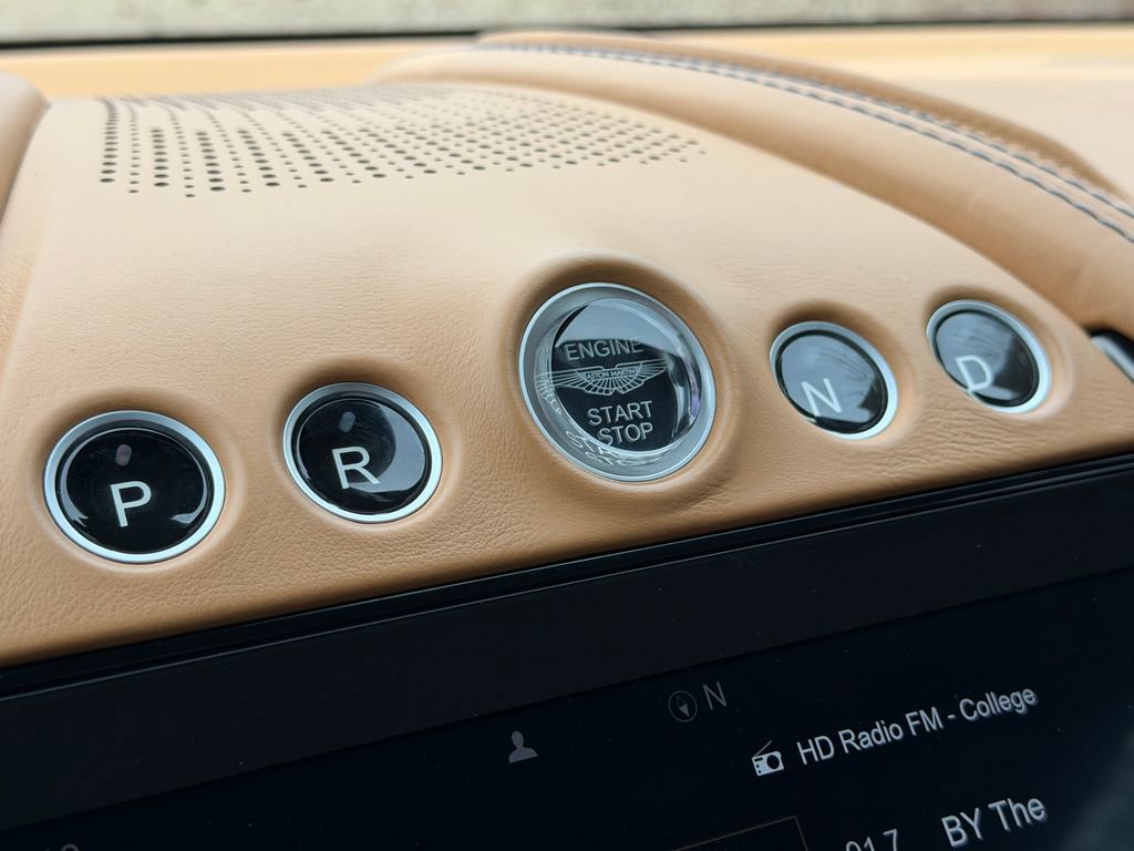 Used 2021 Aston Martin DBX image 23