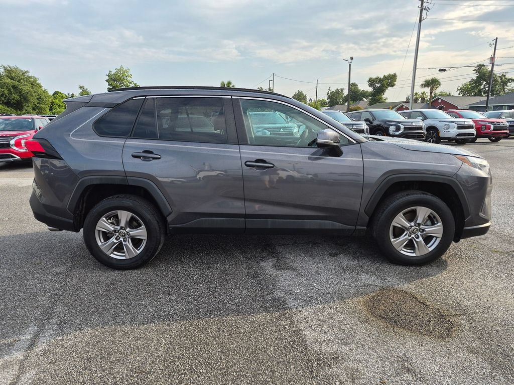 Used 2022 Toyota RAV4 XLE FWD image 4