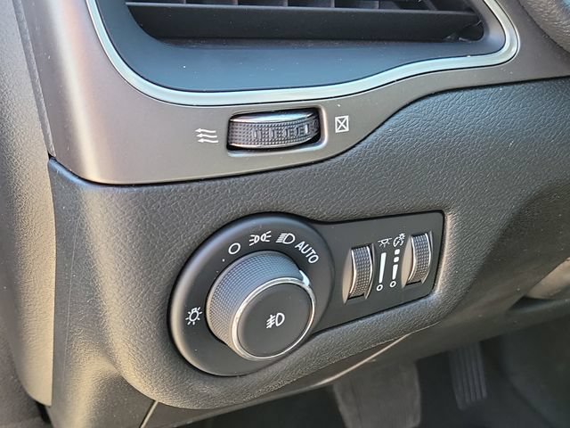 Used 2022 Jeep Cherokee Latitude Lux AWD/4WD image 10