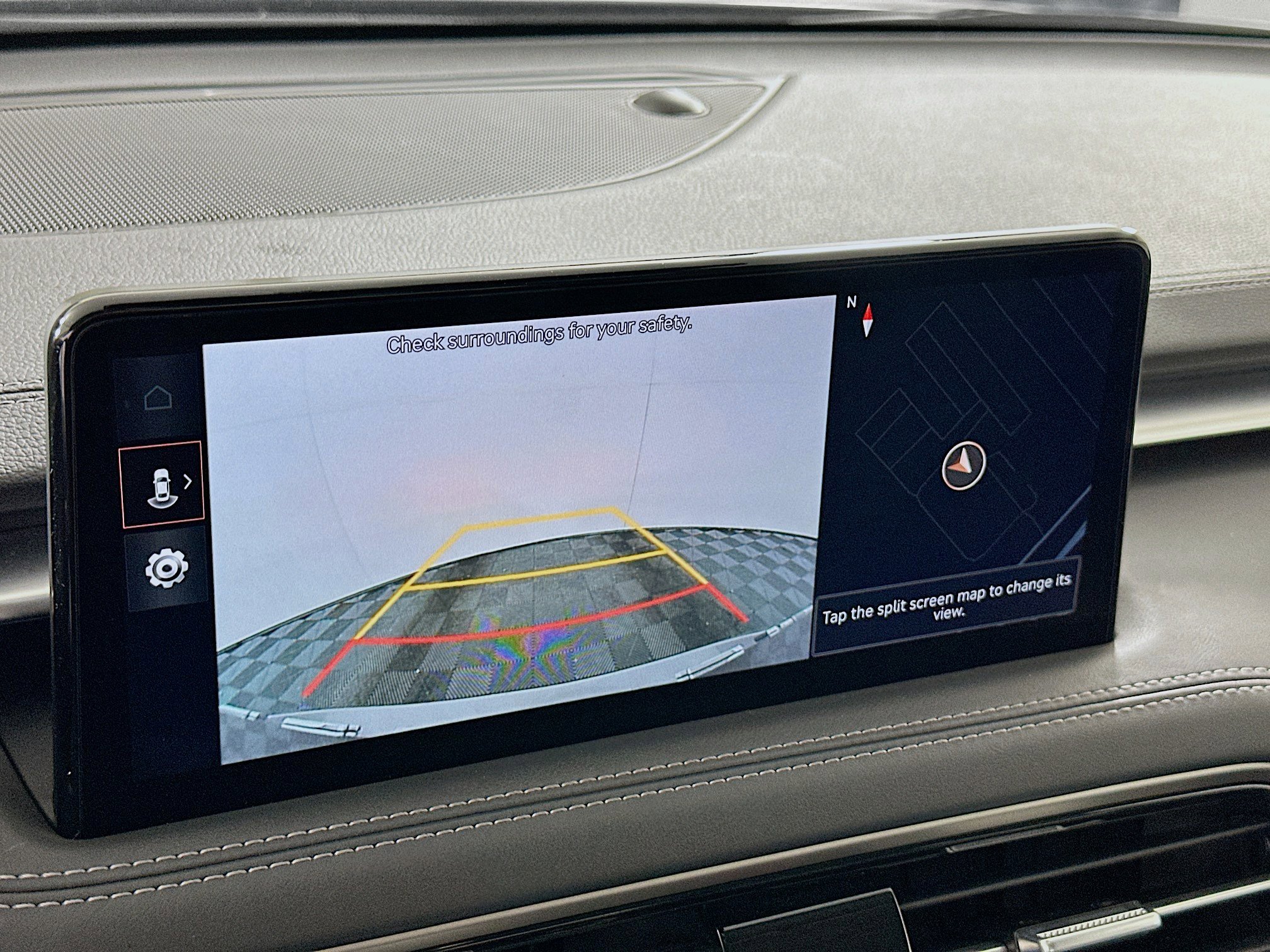 Used 2025 Genesis G70 2.5T image 22