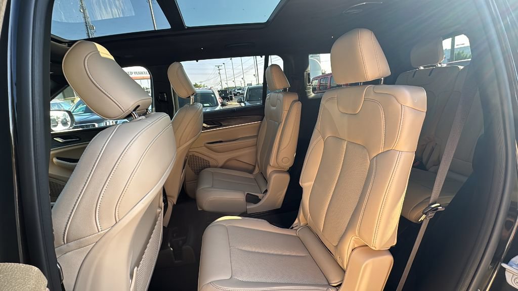 Used 2024 Jeep Grand Cherokee L Limited w/ Luxury Tech Group II AWD/4WD image 25