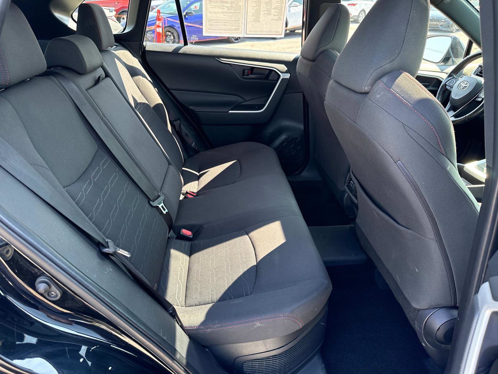 Used 2021 Toyota RAV4 SE image 20