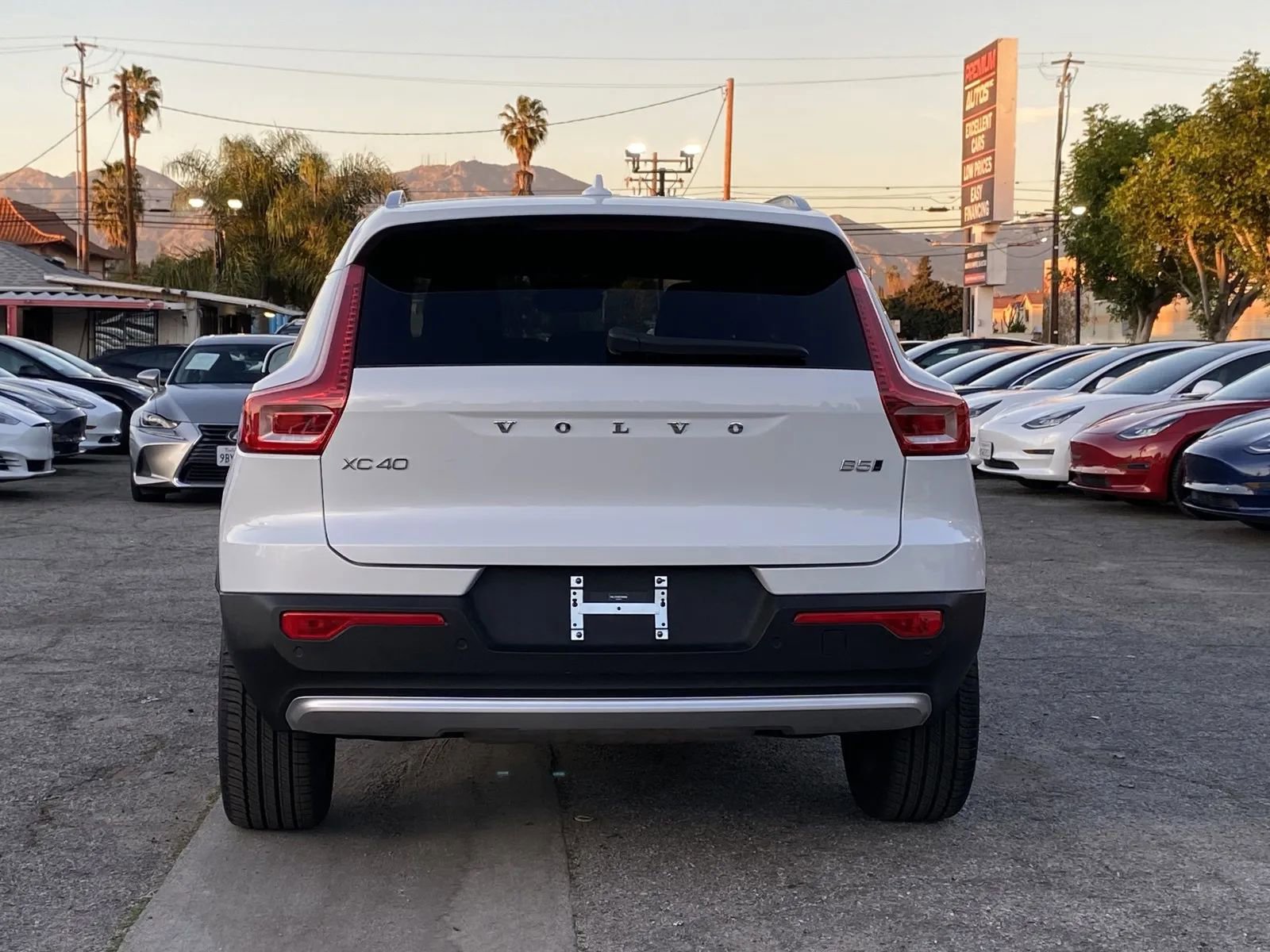Used 2025 Volvo XC40 B5 Core image 3