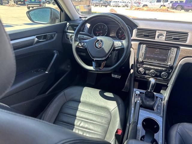 Used 2017 Volkswagen Passat 1.8T SEL Premium FWD image 15