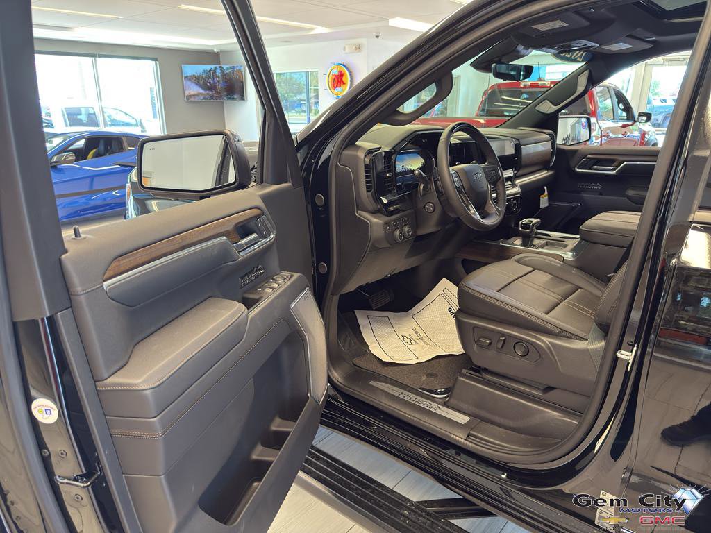 New 2025 Chevrolet Silverado 1500 High Country w/ Midnight Edition image 14
