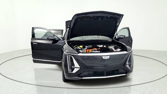 Used 2025 Cadillac Lyriq Luxury AWD/4WD image 12