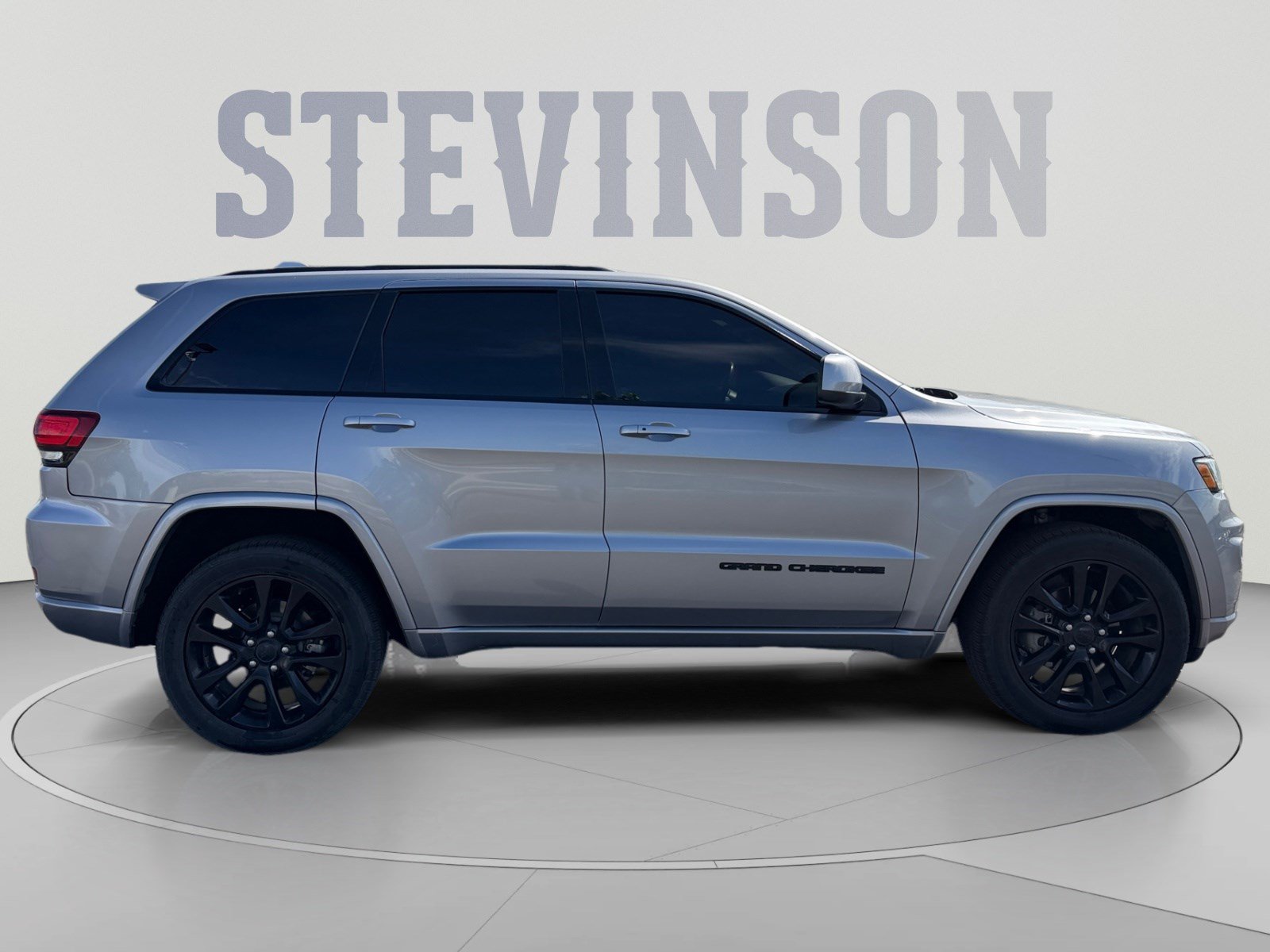 Used 2019 Jeep Grand Cherokee Altitude AWD/4WD image 6