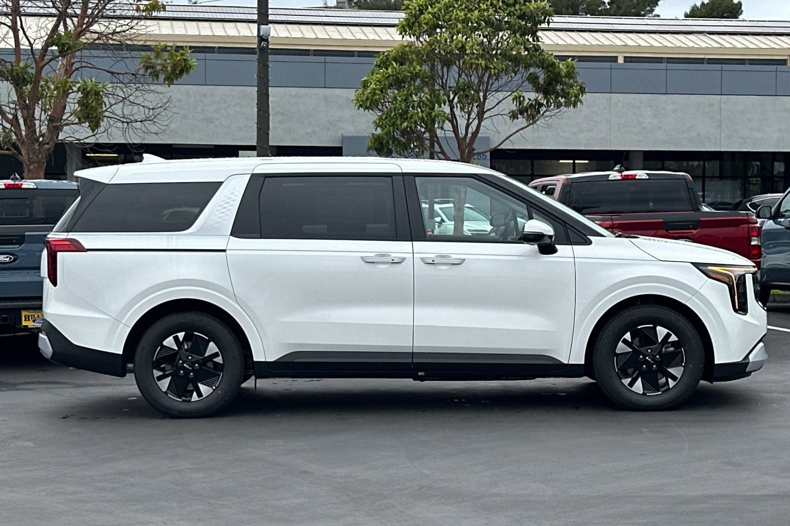 New 2026 Kia Carnival LXS image 3