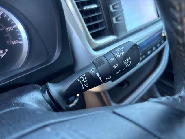 Used 2019 Toyota Highlander XLE FWD image 14