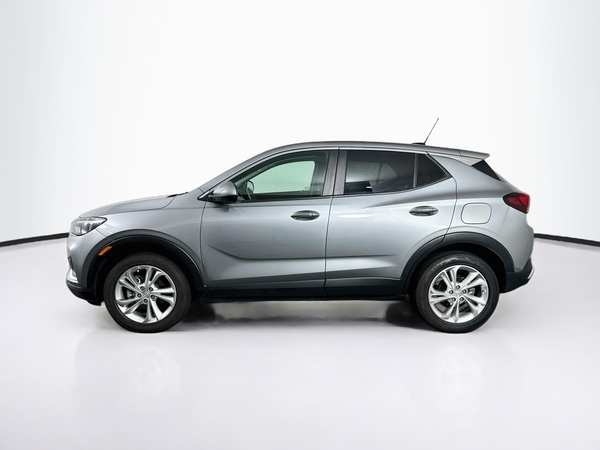 Used 2023 Buick Encore GX Preferred w/ Cold Weather Comfort Package FWD image 4