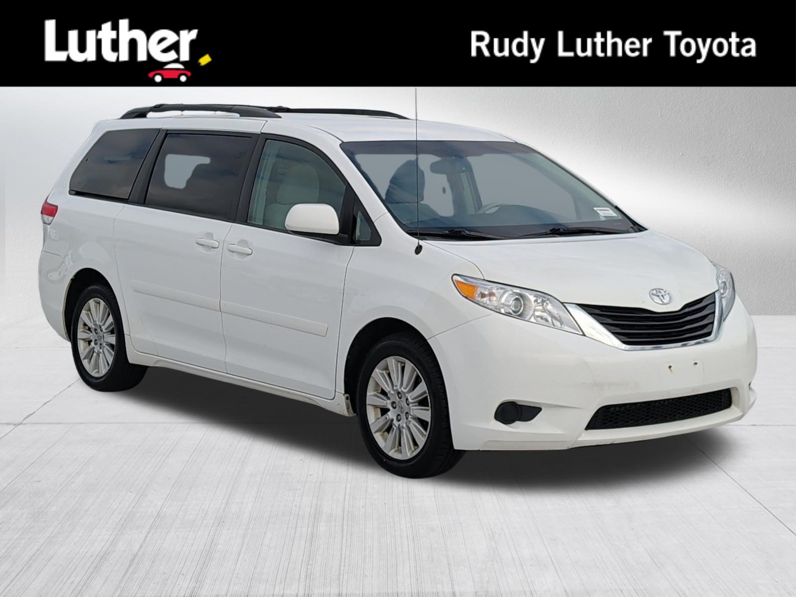 Used 2013 Toyota Sienna LE w/ Towing Pkg AWD/4WD image 1
