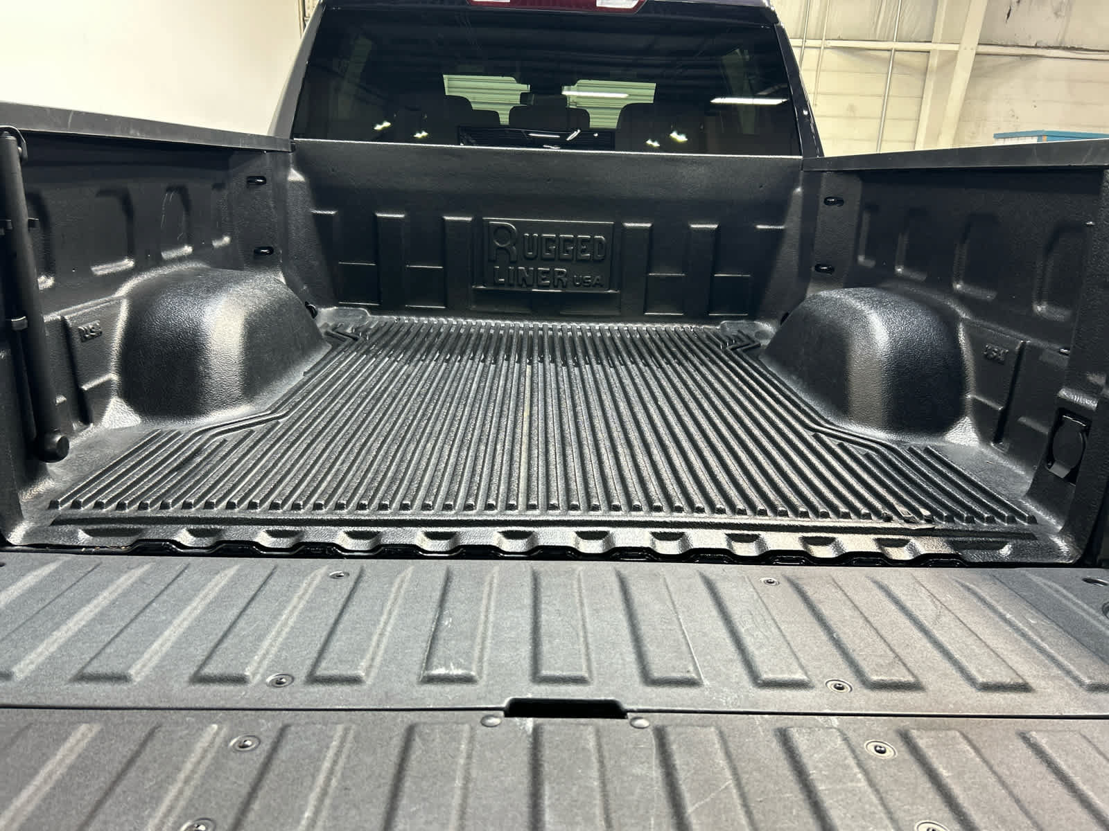 Used 2025 GMC Sierra 1500 SLT AWD/4WD image 4