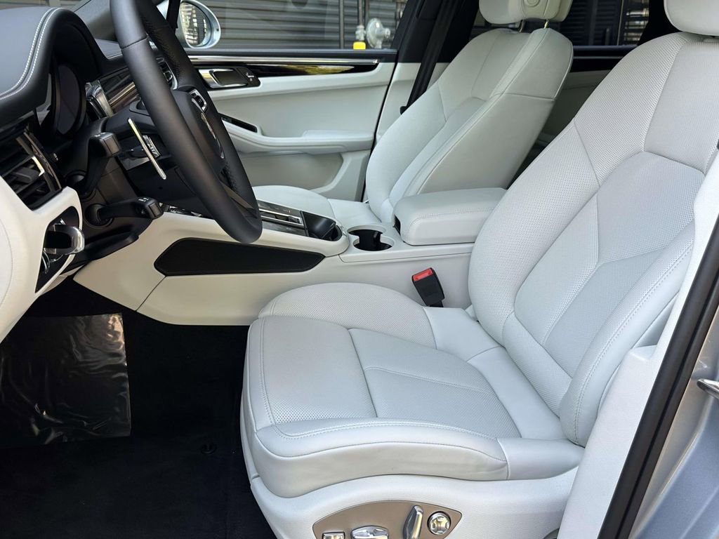 Certified 2025 Porsche Macan S AWD/4WD image 17