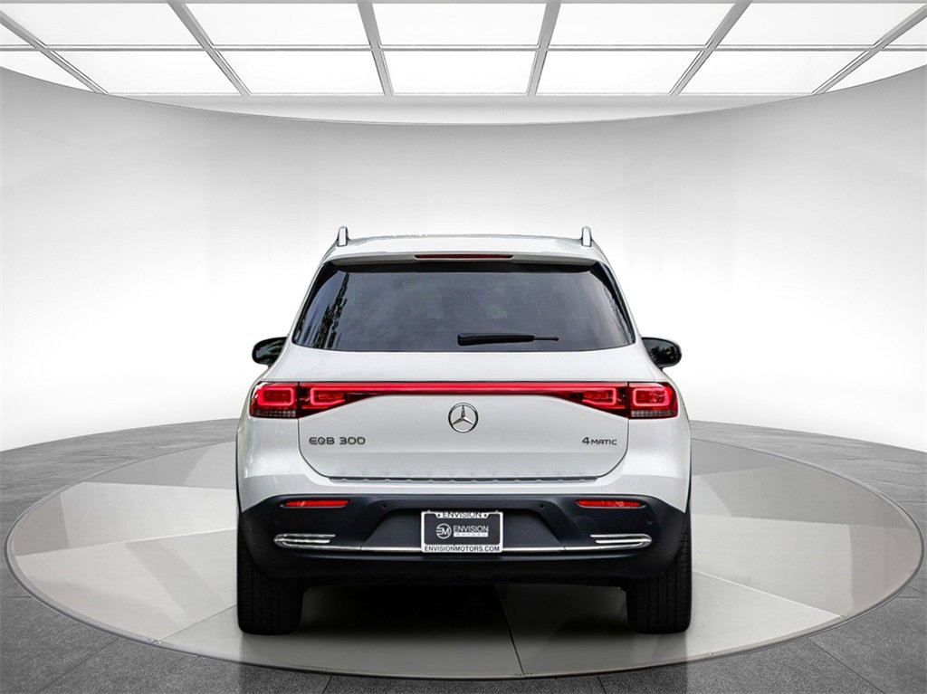 Used 2022 Mercedes-Benz EQB 300 4MATIC image 3