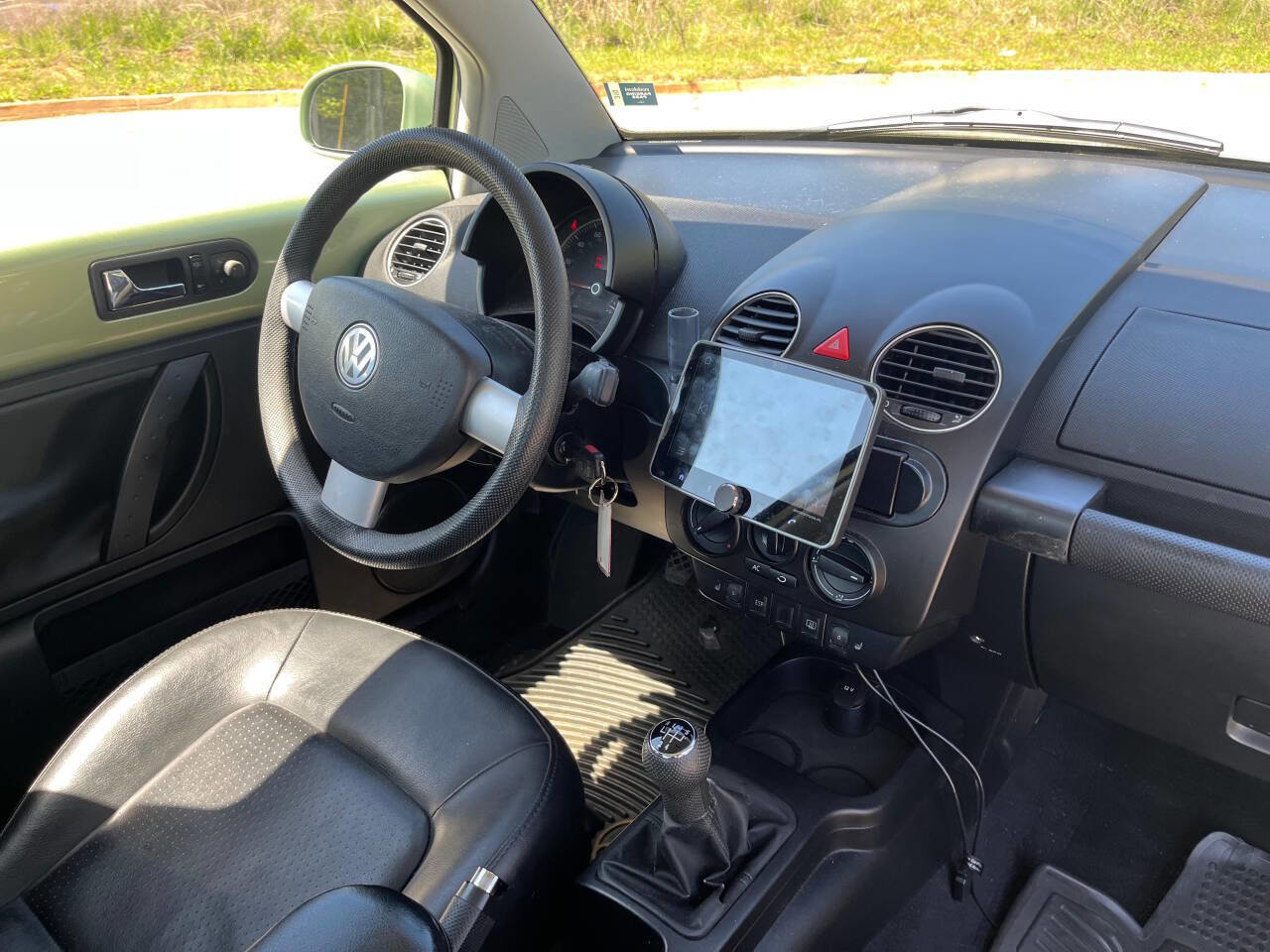 Used 2008 Volkswagen Beetle S FWD image 17