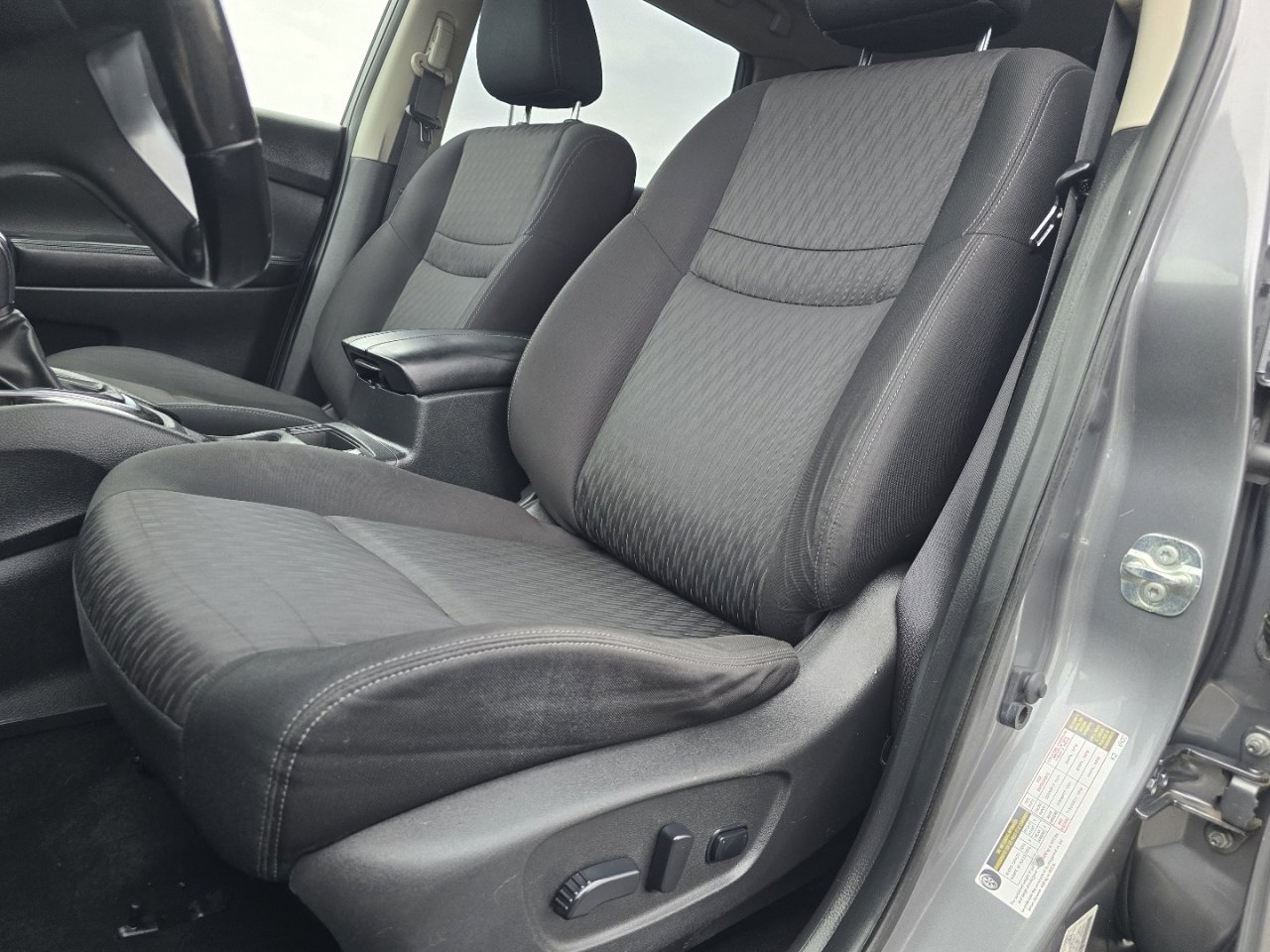 Used 2020 Nissan Rogue SV image 23