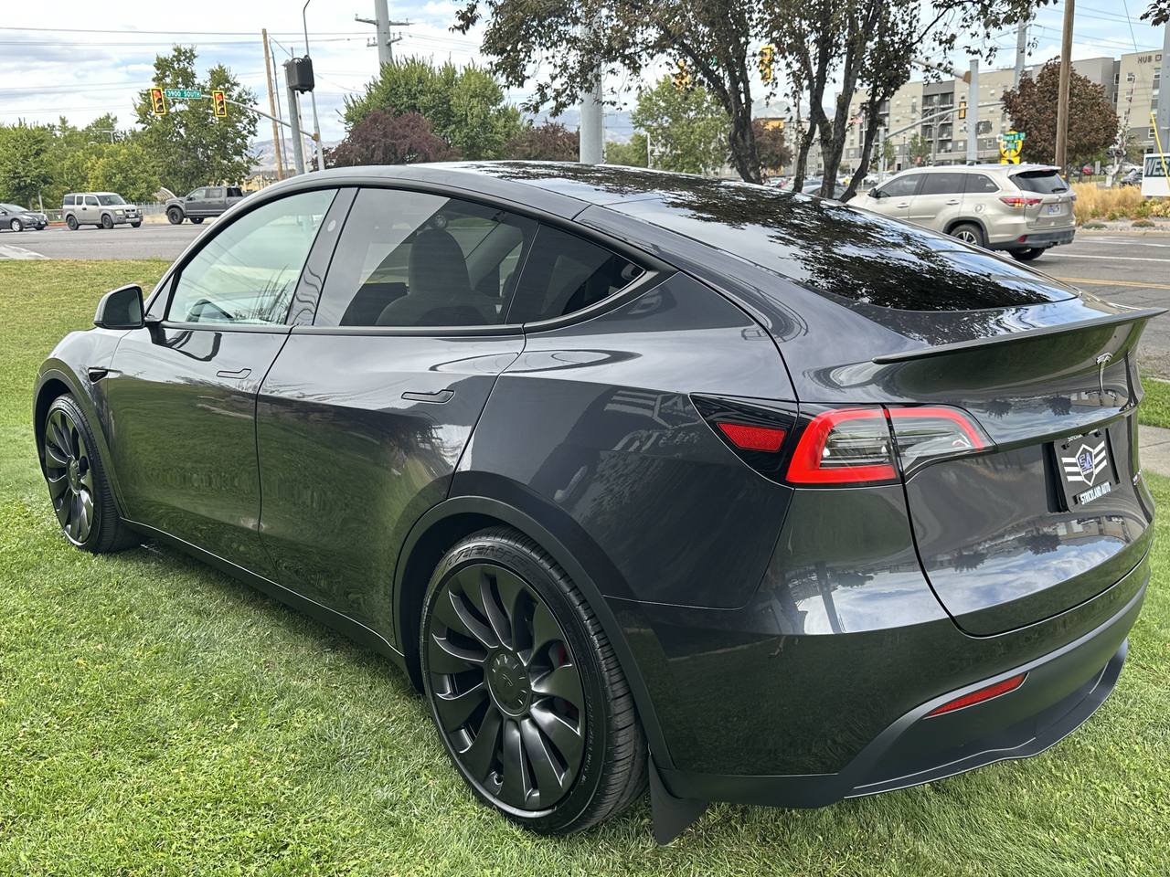 Used 2025 Tesla Model Y Performance AWD/4WD image 9