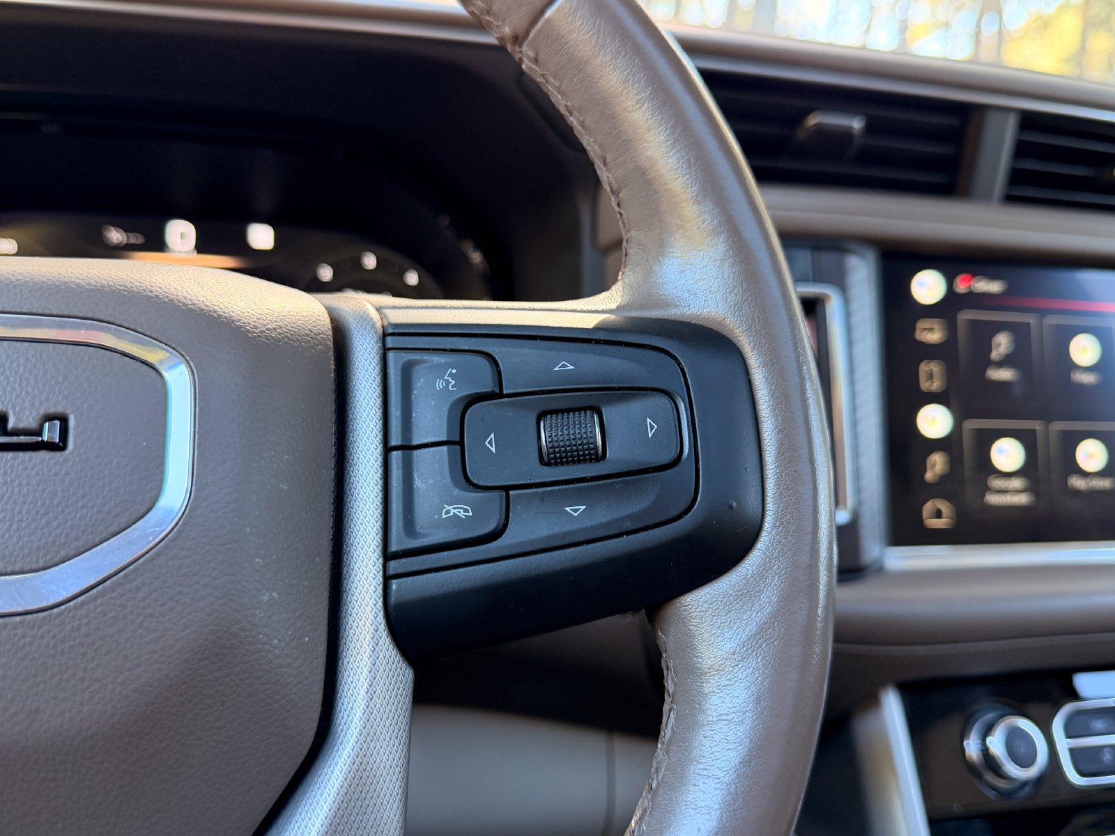 Used 2022 GMC Yukon Denali AWD/4WD image 26