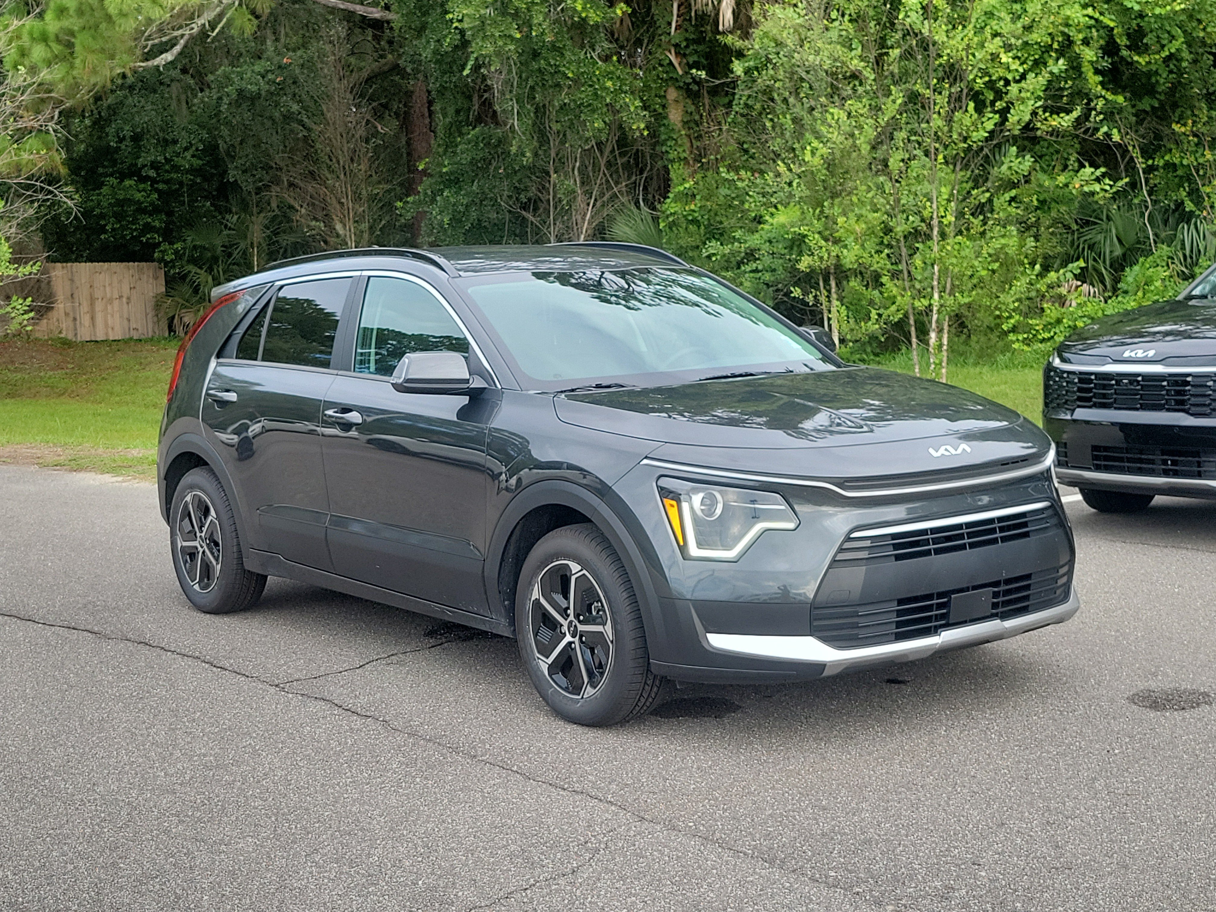Certified 2025 Kia Niro EX FWD image 39