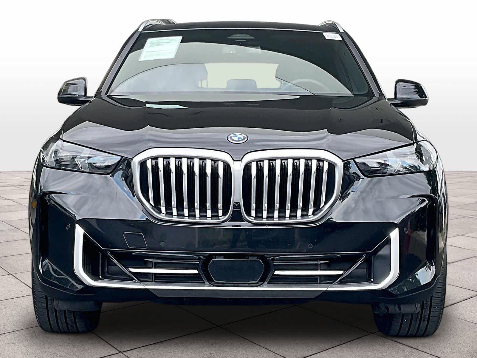 Used 2024 BMW X5 xDrive50e w/ Parking Assistance Package AWD/4WD image 3