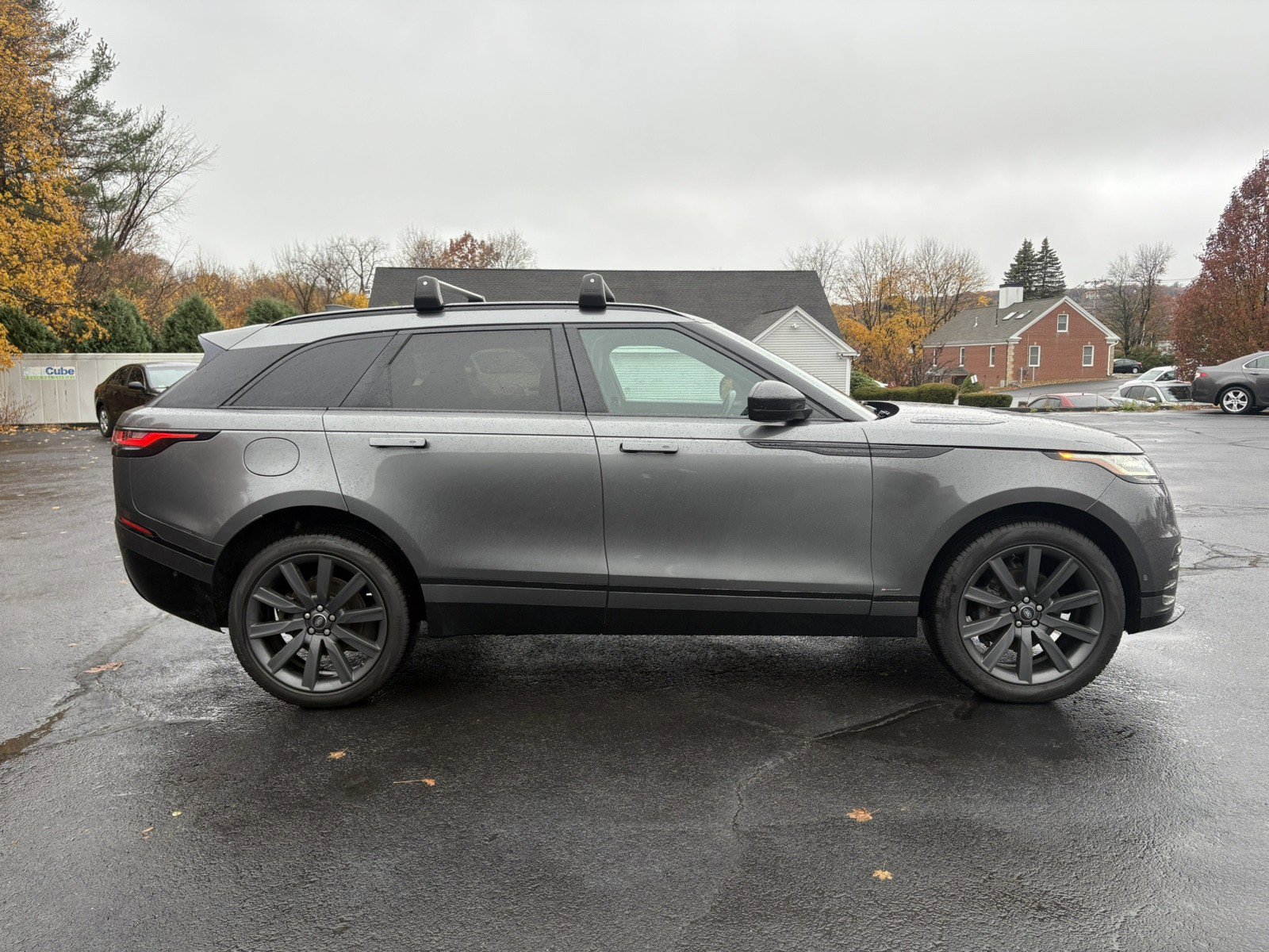 Used 2018 Land Rover Range Rover Velar R-Dynamic HSE image 4