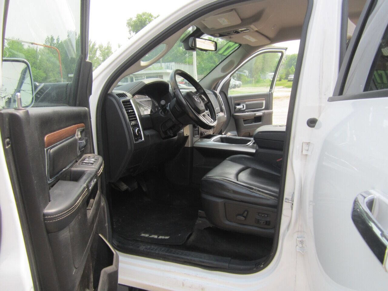 Used 2017 RAM 2500 Laramie w/ Convenience Group AWD/4WD image 7