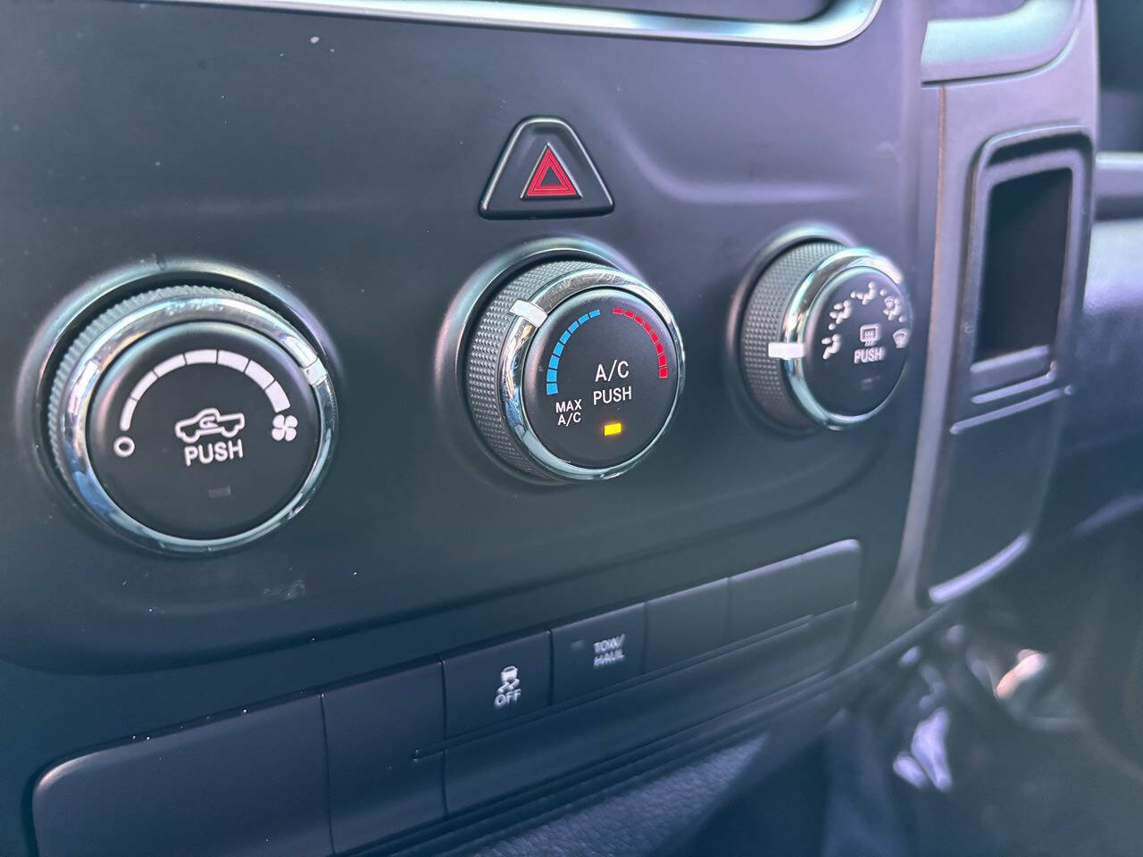 Used 2017 RAM 1500 Express image 12