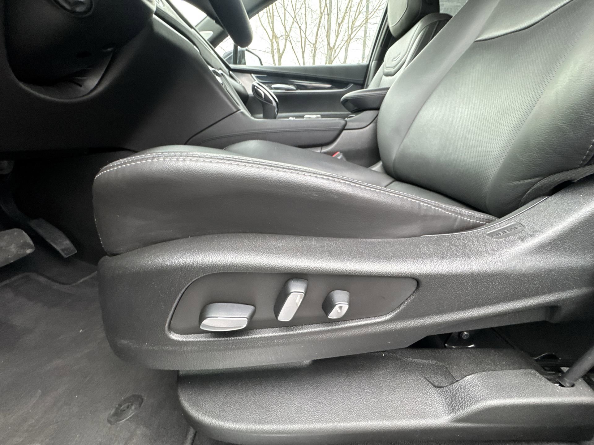 Certified 2025 Cadillac XT5 Premium Luxury image 12
