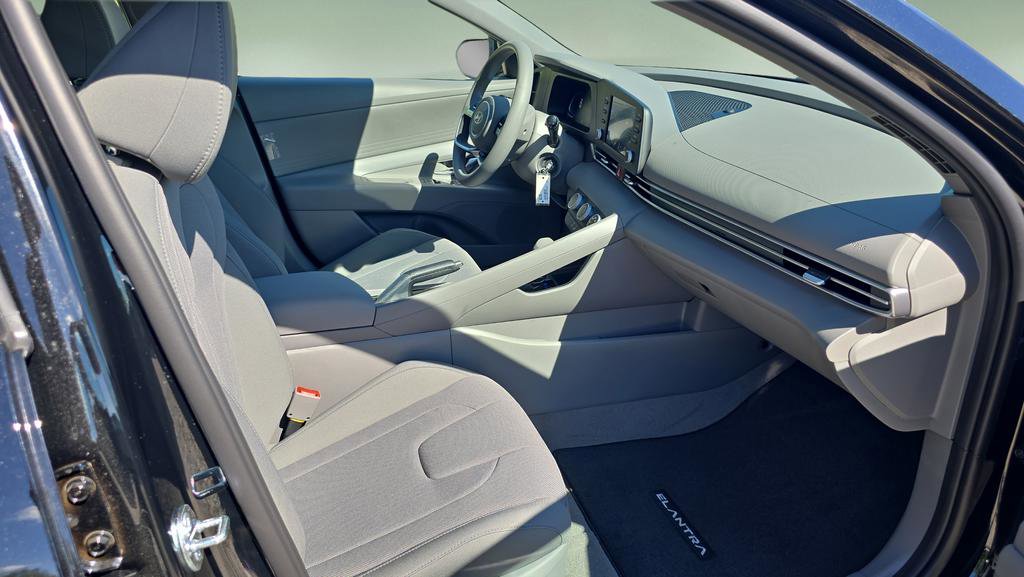 New 2026 Hyundai Elantra SE FWD image 13