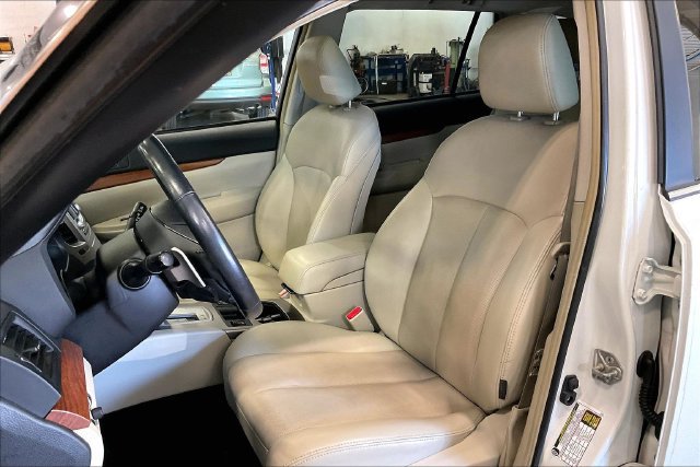 Used 2014 Subaru Outback 2.5i Limited w/ Moonroof Package AWD/4WD image 25