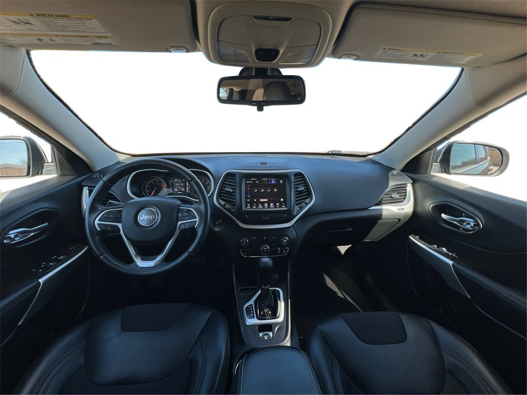 Used 2018 Jeep Cherokee Latitude Plus image 24