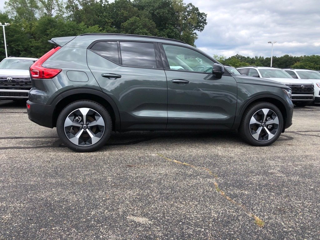 New 2026 Volvo XC40 B5 Core w/ Protection Package Premier AWD/4WD image 8