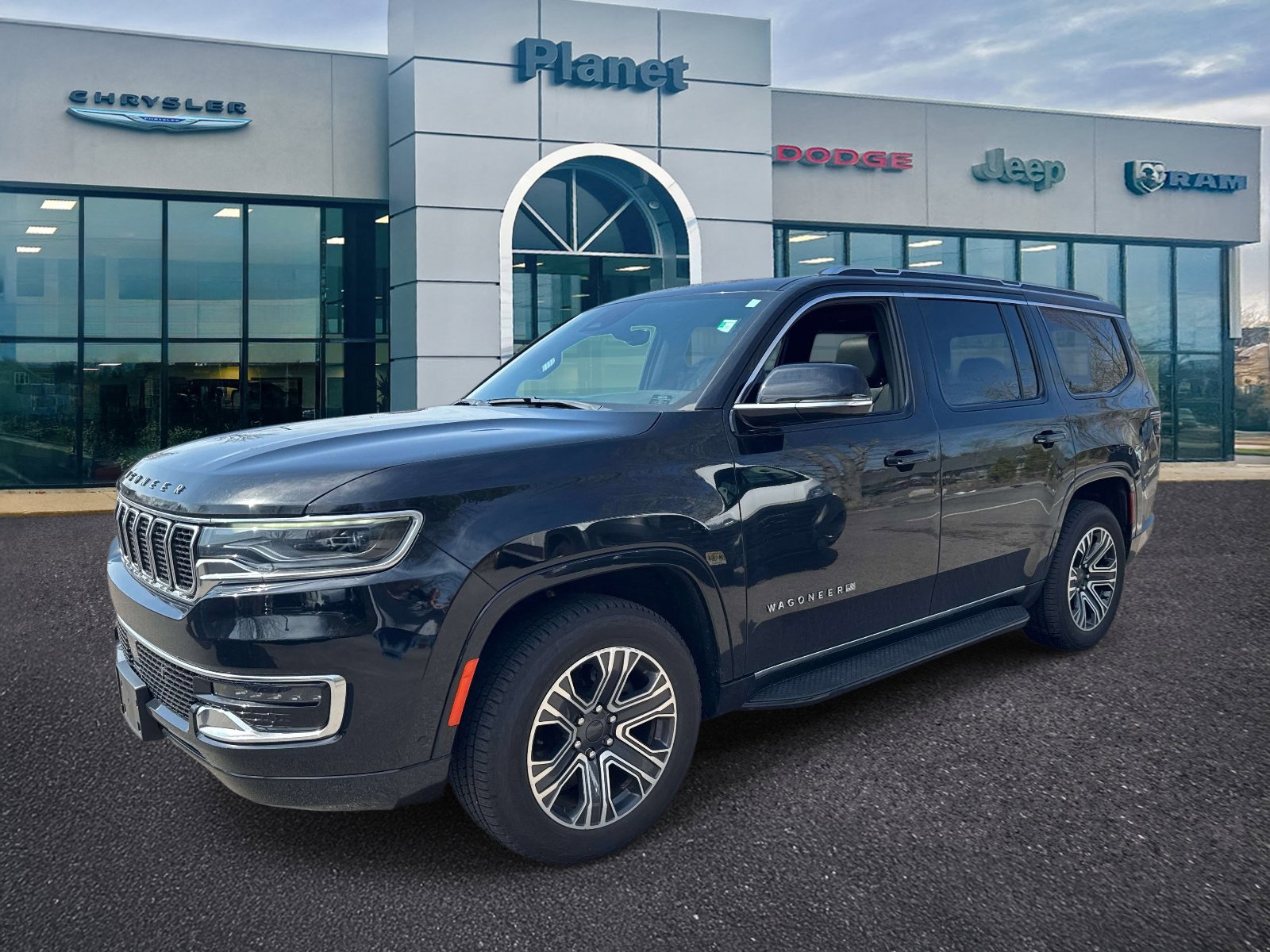 Used 2024 Jeep Wagoneer 4WD w/ Premium Group I image 4