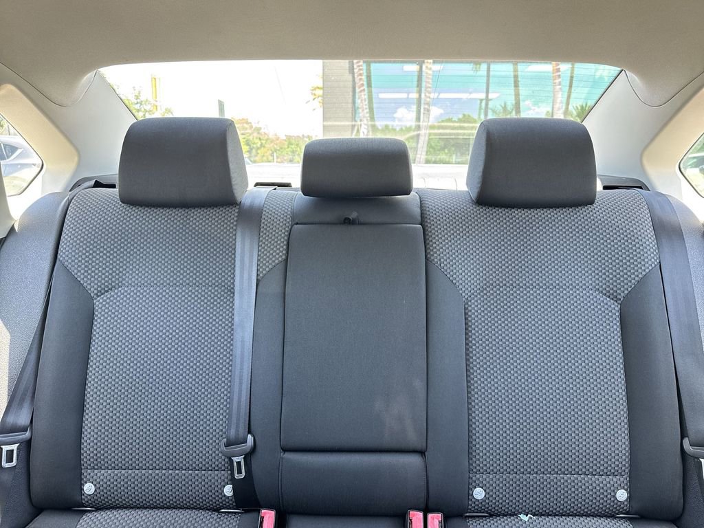 Used 2014 Volkswagen Passat 2.5 S FWD image 18