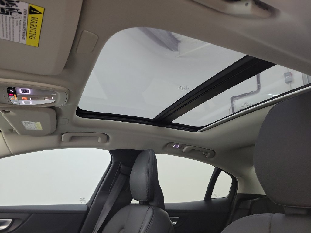 New 2025 Volvo S60 B5 Plus w/ Protection Package Premier FWD image 18