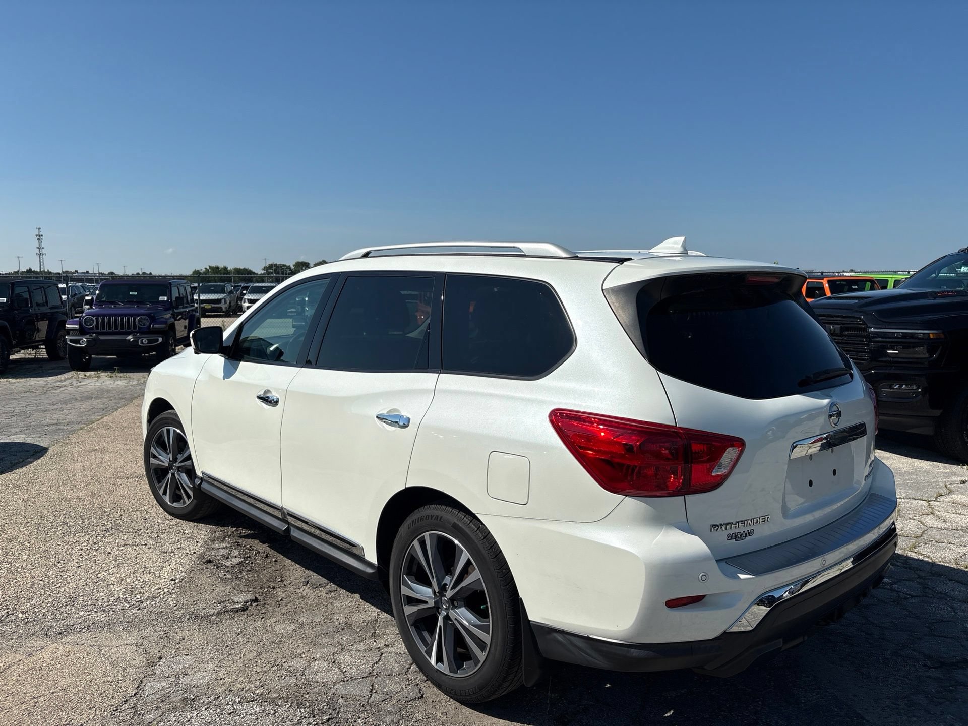Used 2019 Nissan Pathfinder Platinum AWD/4WD image 8