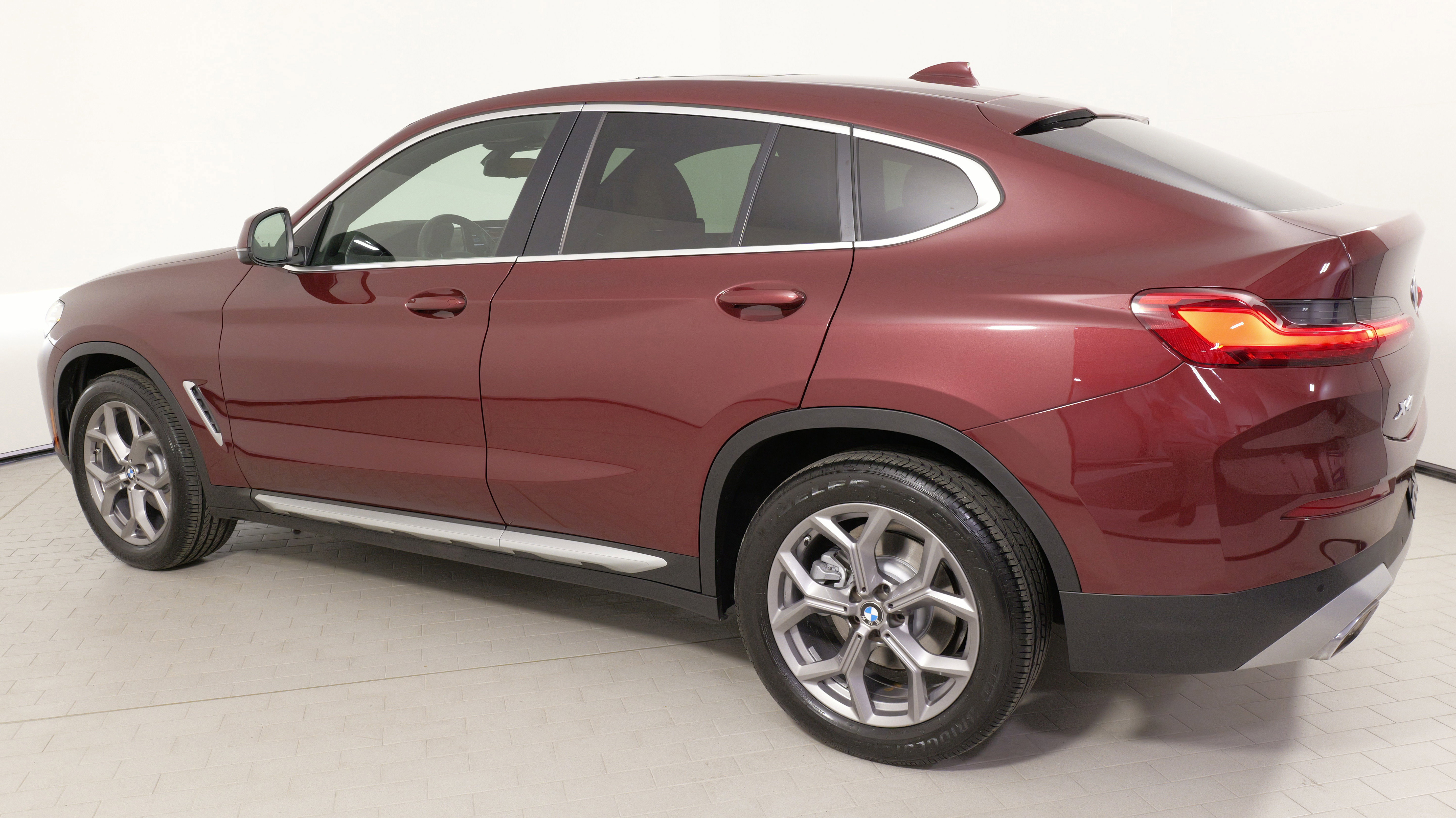 Used 2023 BMW X4 xDrive30i w/ Premium Package AWD/4WD image 16