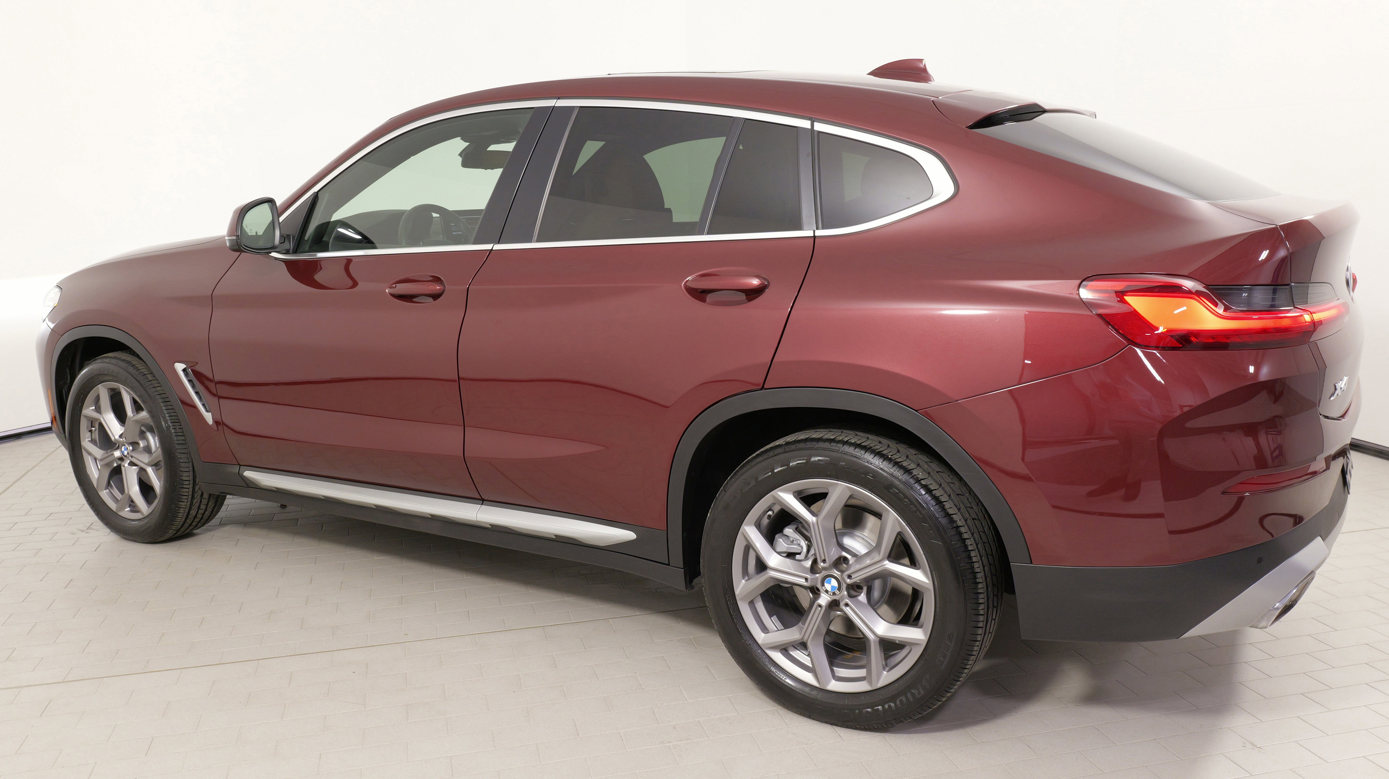 Used 2023 BMW X4 xDrive30i w/ Premium Package image 16